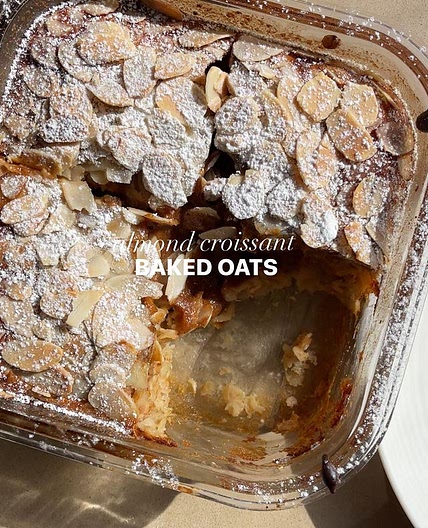 Almond croissant baked oats 🥐 turning the viral almond croissant