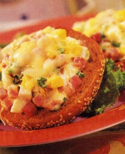 Bagel 'n' Egg Melts