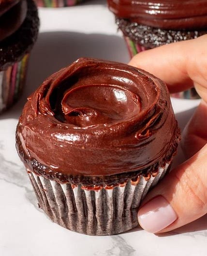Cupcakes (Hershey’s Black Magic Cake)