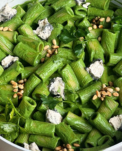 High-protein green pesto pasta 