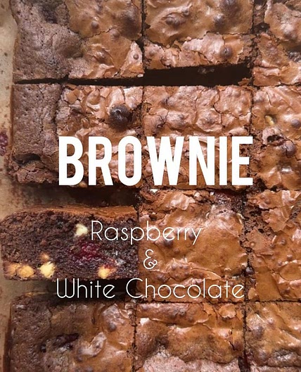 Brownie with raspberries and white chocolate chips