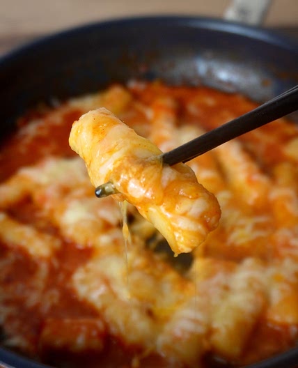 Cheesy Tteokbokki 