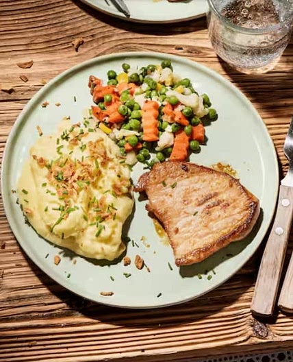 Minutensteaks mit Kartoffelbrei und Buttergemüse