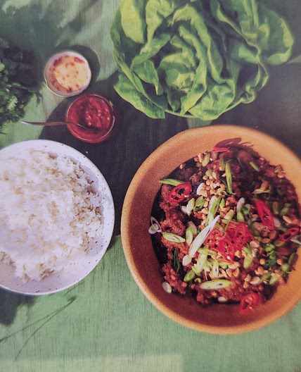 Fried pork neck in peanutsauce