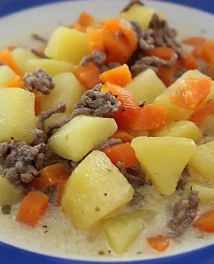 Kartoffel Hackfleisch Topf mit Schmand und Möhren