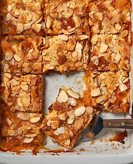 Peach cobbler dump cake