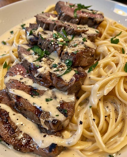 Steak Gorgonzola Alfredo 🥩🧀🍝