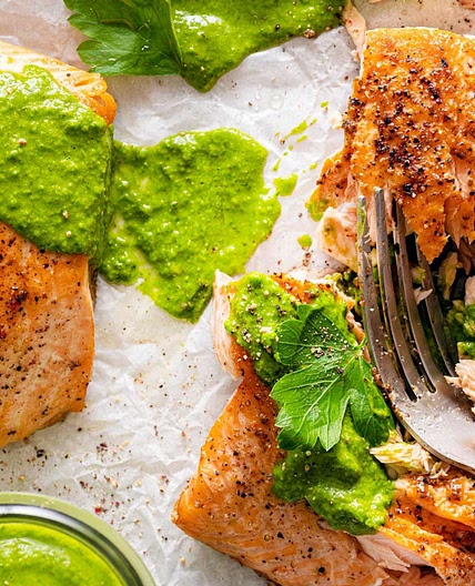 Salmon with parsley sauce