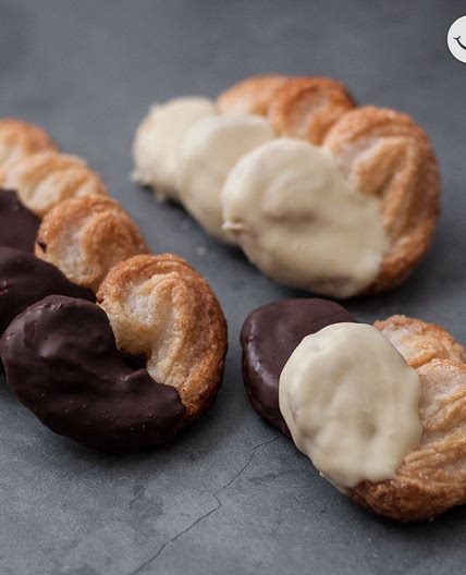 Palmeritas de hojaldre. Clásicas de azúcar y con chocolate