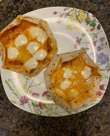 Easy 5-minute tortilla pizza for lunch 
