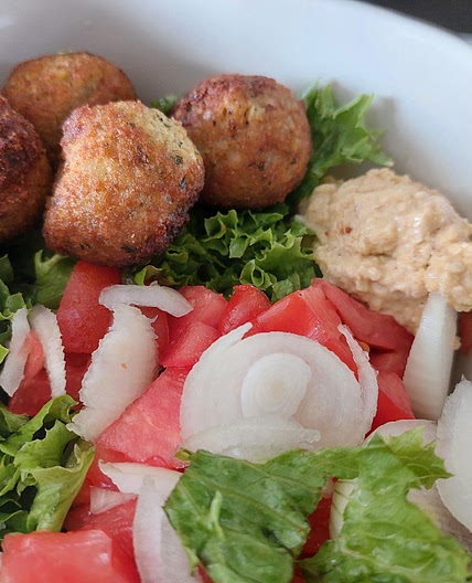 Falafel salad