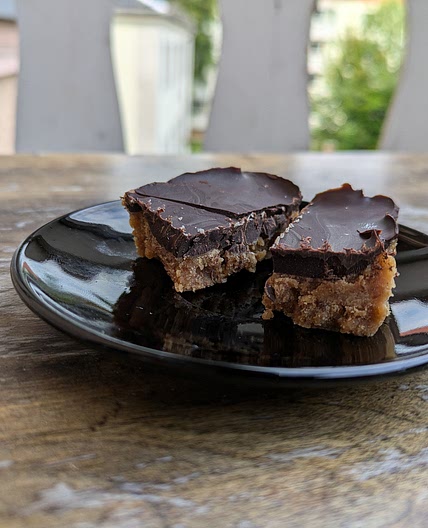 (Vegan, No Sugar) Schoko-Dattel-Erdnuss-Riegel