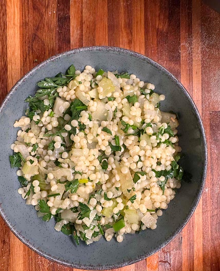 Salada de couscous e verduras 