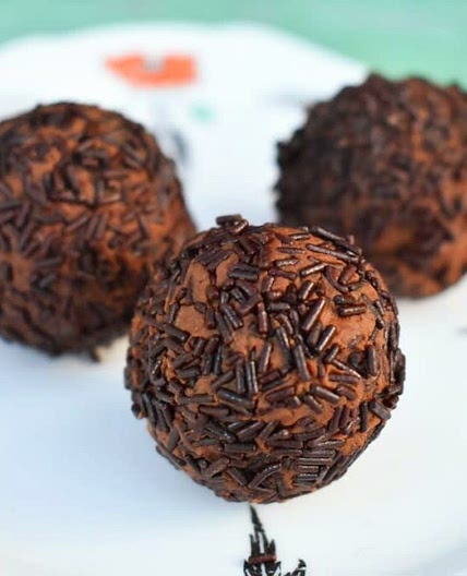 Healthy Chocolate Truffles (with chickpeas for protein)