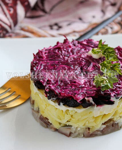 Селедка под шубой с черносливом