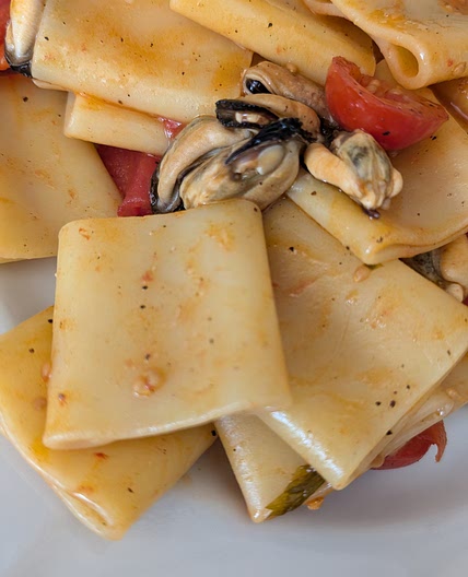 Paccheri con cozze e pomodorini
