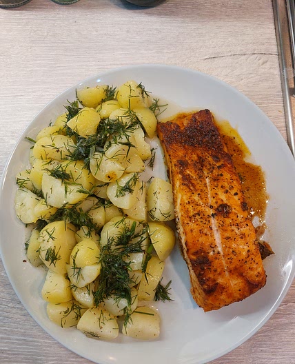 Salmon with potatoes and dill salad