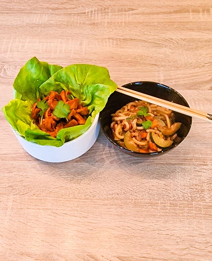 Porc piquant à la coréenne accompagné de nouilles sautées aux légumes