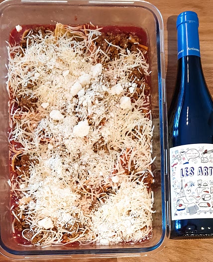 Conchiglioni farci au bœuf haché et aux carottes à la sauce tomate