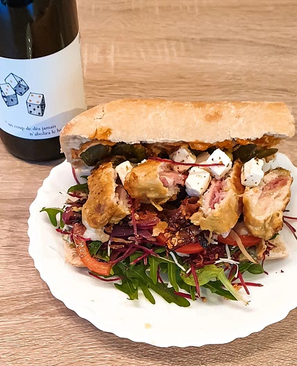Sandwich de street food avec des cordons bleus