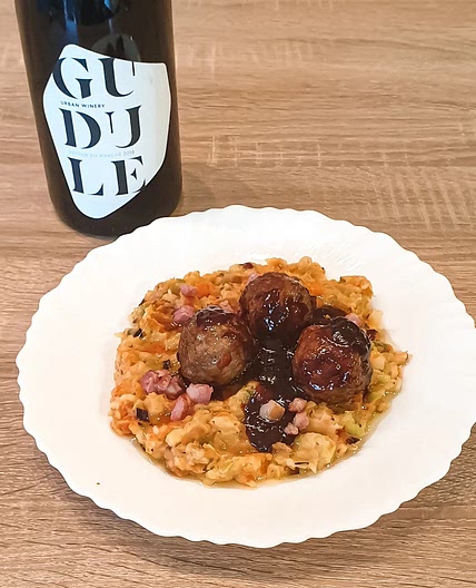 Stoemp de poireaux aux carottes accompagné de boulettes de viande avec sauce maison ?