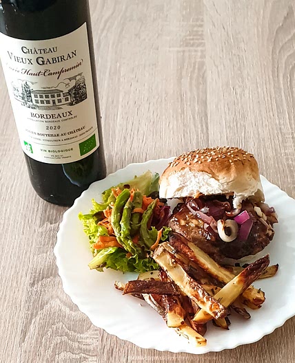 Burger au fromage et chutney d'oignons