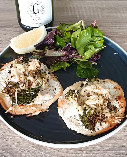 Mini-pizzas blanche au poulet et brocoli