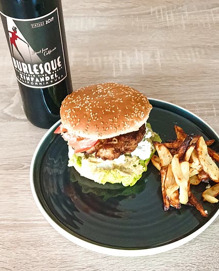 Burger californien avocat