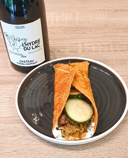 Tortillas au paprika et émincés de porc et concombre aigre-doux