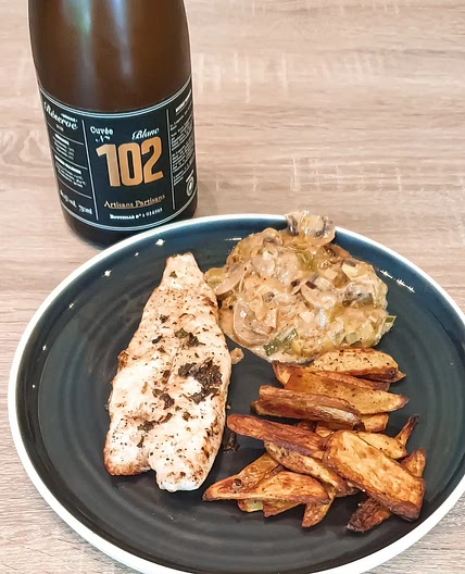 Filet de merlu poêlé au beurre de sauge maison et pommes de terre au curry