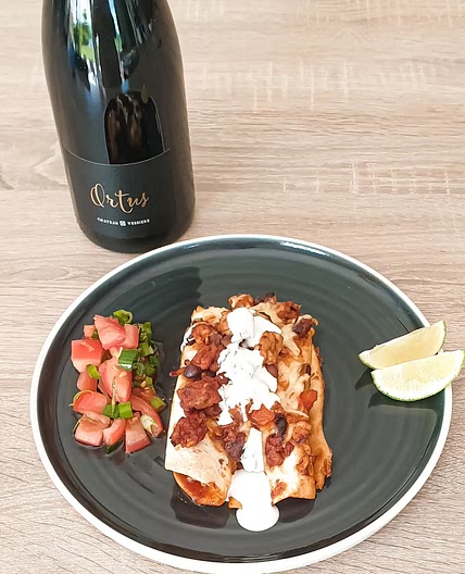 Enchiladas de poulet au cheddar, salsa de tomate