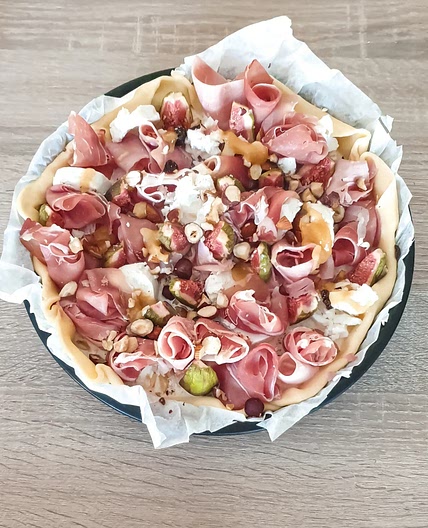 Tarte au chèvre aux deux jambons et figue