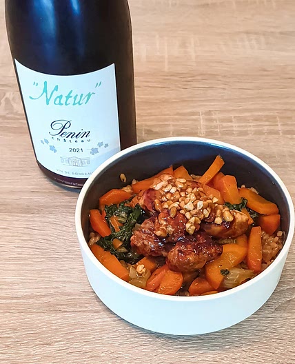 Aiguillettes de poulet en sauce sucrée et riz à l’ail