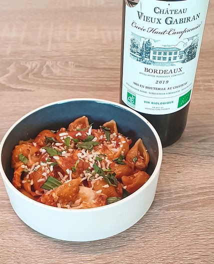 Conchiglie gratinées à la mozzarella et au pecorino avec des épices du Moyen-Orient