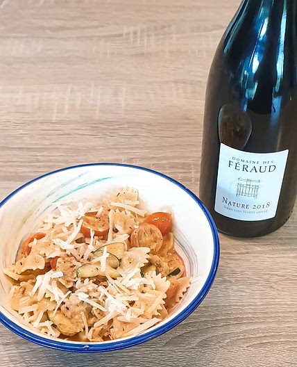 Farfalles au poulet haché en sauce crémeuse courgette et tomates cerises
