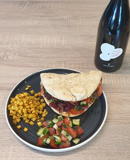 Burgers à l'indienne sur pain naan au chutney d'oignon