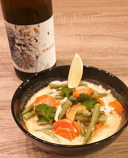 Soupe de nouilles au lait de coco & poulet nouilles udon et citronnelle fraîche