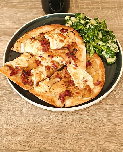 Flammekueche au brie et à la pomme
