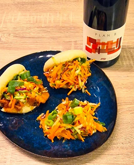 Bao bun à l'émincés de poulet sucré-salé