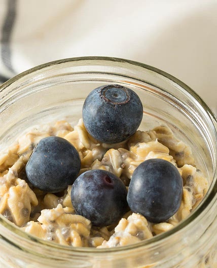 Blueberry Vanilla & Low Calorie Overnight Oats