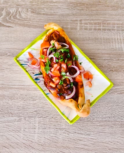 Pide turc garni aux merguez