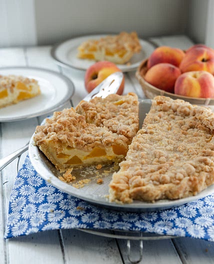 Streusel topped Peach Custard pie