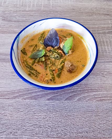 Curry aux boulettes de viande de @viviane_en_cuisinen