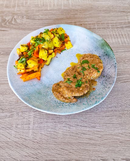 Burgers porc-bœuf en sauce crémeuse à la tapenade