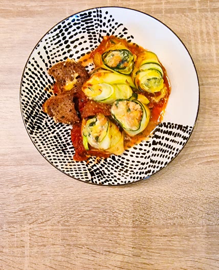 Rouleaux de courgettes fourrés au poulet haché