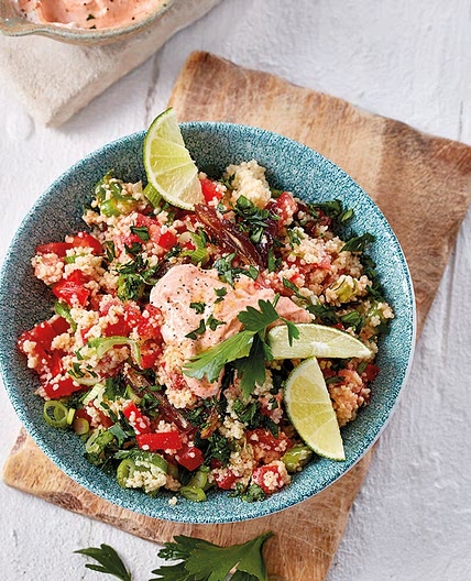 Couscous-Petersilien-Salat mit Harissajoghurt
