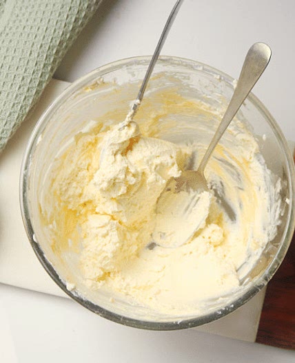 Passion Fruit Mascarpone Icing