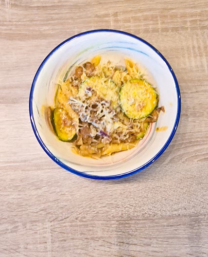 Ragù bianco de pennes au bœuf et aux courgettes