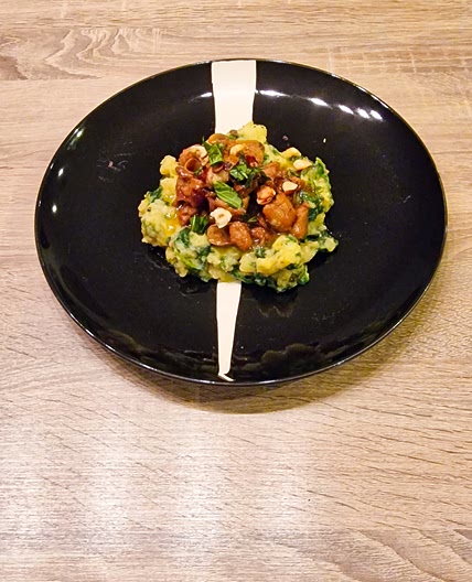 Stoemp d’épinard, saucisse de porc et jus de viande