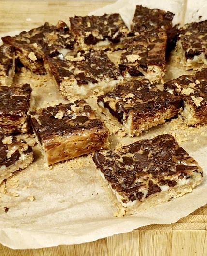 Caramel digestive slice